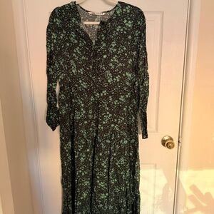 Zara Women's Black and Green Floral Midi Boho Tiered